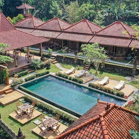 Rumah Dharma 2 Riverside Hotell Magelang Exteriör bild