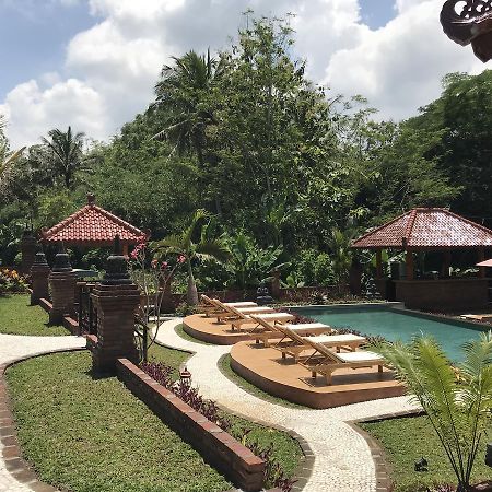 Rumah Dharma 2 Riverside Hotell Magelang Exteriör bild