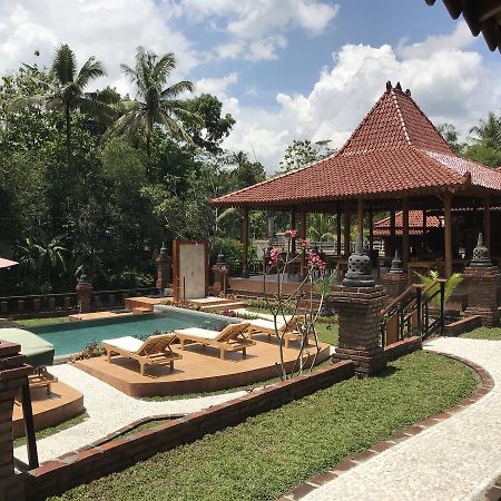 Rumah Dharma 2 Riverside Hotell Magelang Exteriör bild