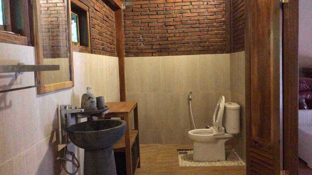 Rumah Dharma 2 Riverside Hotell Magelang Exteriör bild